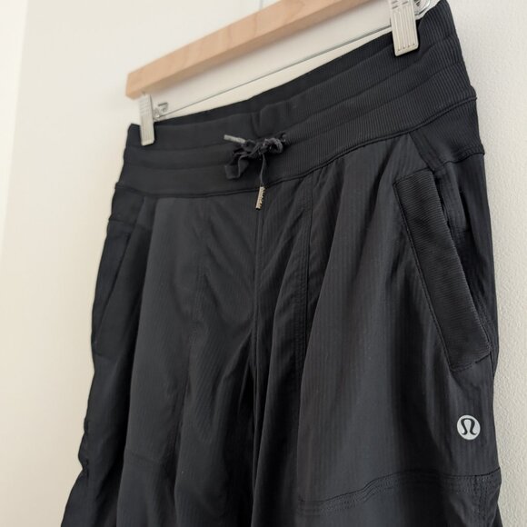 3/$22 Lululemon Dance Studio Crop II black - unlined - Picture 2 of 7